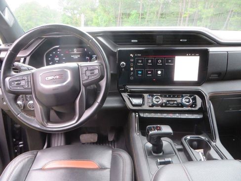 Used 2024 GMC Sierra 1500 AT4 w/ Technology Package AWD/4WD image 12
