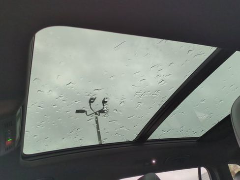 Used 2021 Volkswagen Tiguan SE R-Line image 20