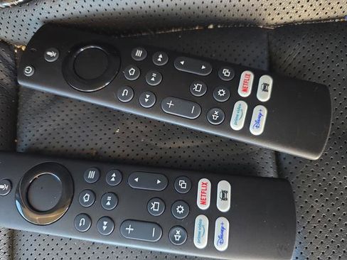 Used 2022 Chrysler Pacifica Limited w/ Uconnect Theater Family Group image 44