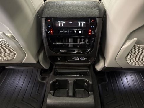 Used 2022 Jeep Grand Cherokee L Overland w/ Luxury Tech Group IV AWD/4WD image 22