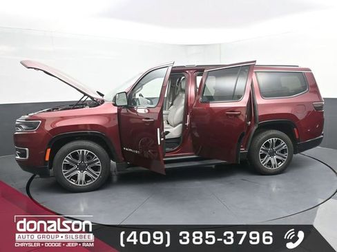 Used 2024 Jeep Wagoneer Series II w/ Flexible Seating Group image 23