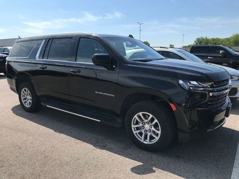Used 2024 Chevrolet Suburban LT AWD/4WD image 11