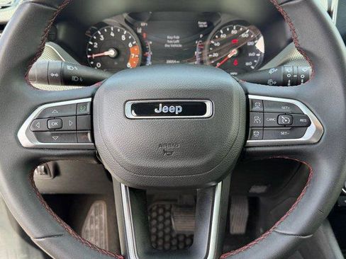 Used 2025 Jeep Compass Trailhawk AWD/4WD image 33