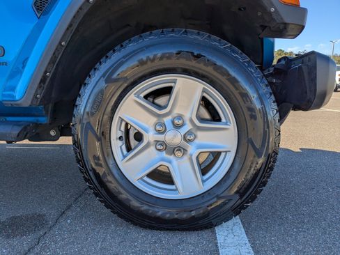 Used 2022 Jeep Gladiator Sport image 9