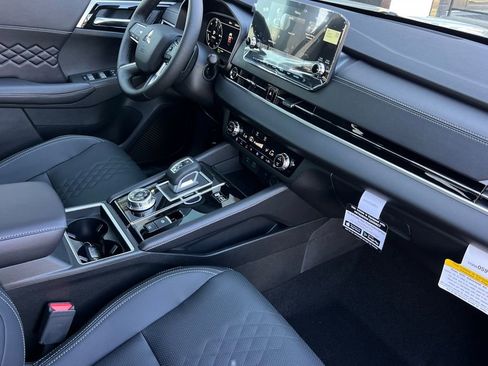 New 2025 Mitsubishi Outlander SEL Black Edition image 17