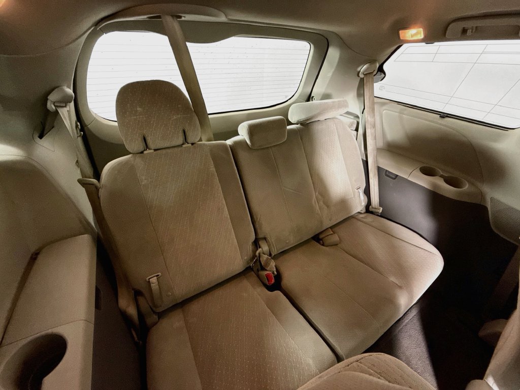 Used 2017 Toyota Sienna LE FWD image 32