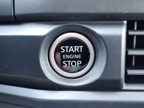 Used 2023 Nissan Pathfinder S image 24