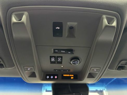 Used 2020 Cadillac Escalade ESV Luxury w/ Escalade Sport Edition AWD/4WD image 31