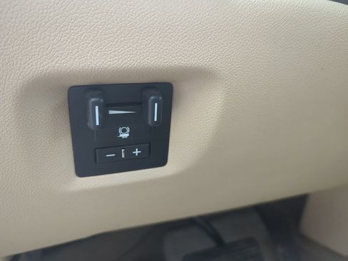 Used 2013 Chevrolet Avalanche LTZ AWD/4WD image 19