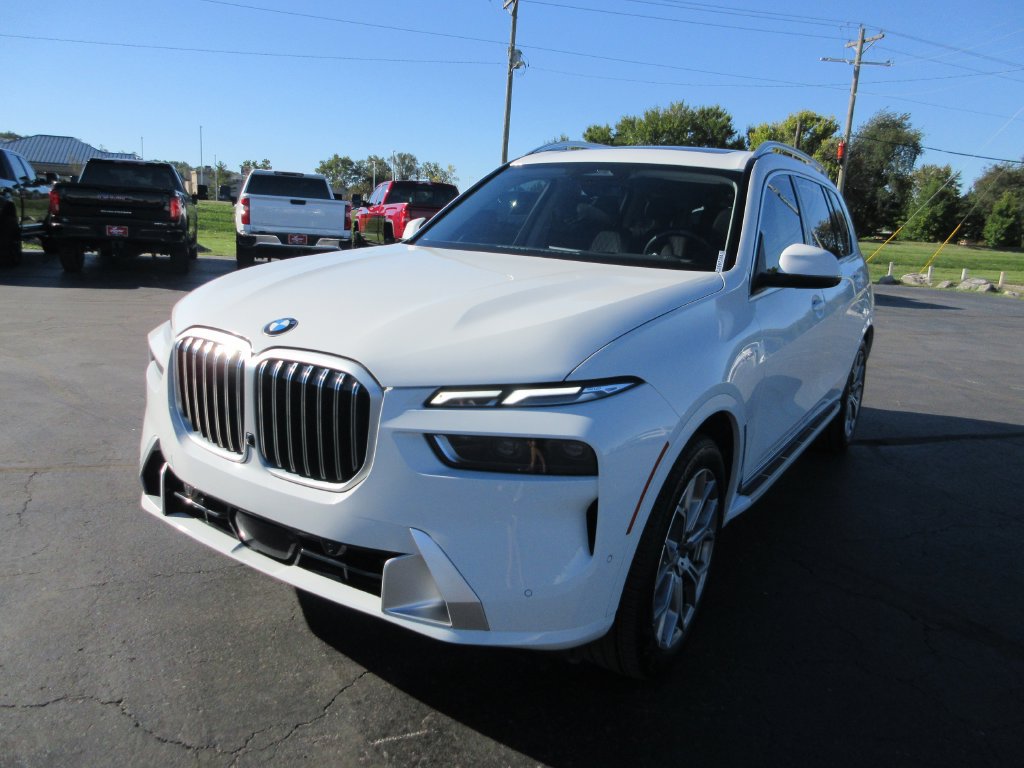 Used 2024 BMW X7 xDrive40i w/ Premium Package AWD/4WD image 11