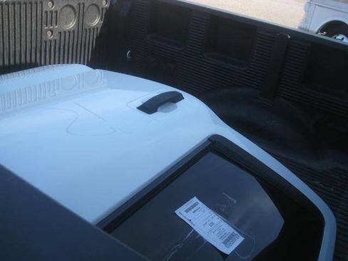 Used 2018 Nissan Titan SV AWD/4WD image 10