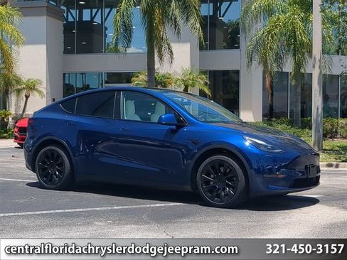 Used 2023 Tesla Model Y Long Range AWD/4WD image 1