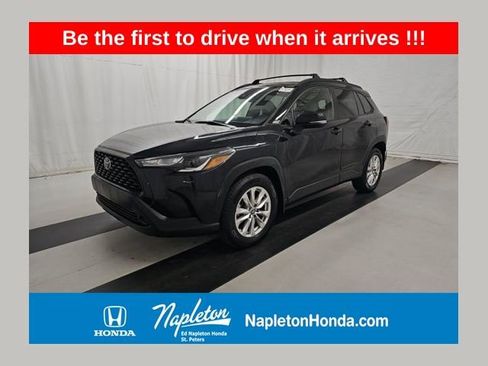 Used 2022 Toyota Corolla Cross LE image 1