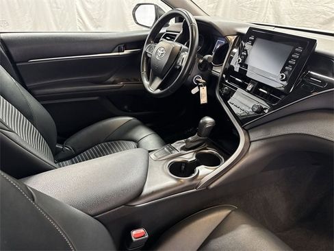 Used 2024 Toyota Camry SE image 25