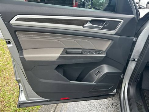 Used 2023 Volkswagen Atlas SE w/ Black Wheel Package FWD image 17