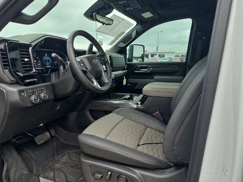 Used 2026 Chevrolet Silverado 2500 ZR2 AWD/4WD image 13