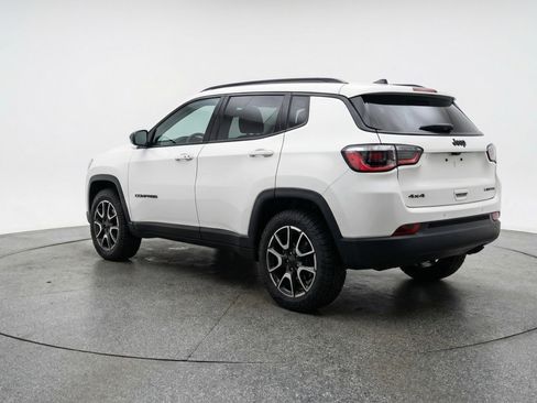 Used 2025 Jeep Compass Trailhawk AWD/4WD image 6