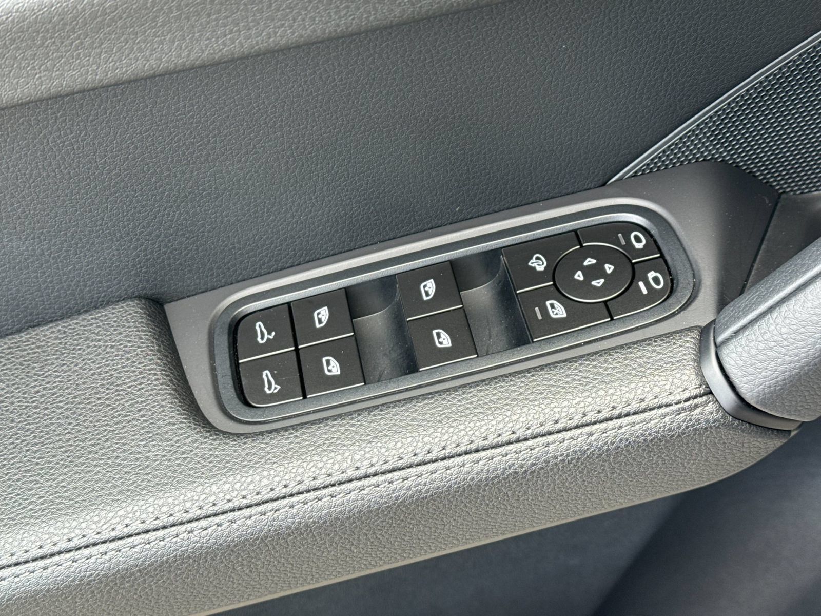 Certified 2026 Porsche Cayenne AWD/4WD image 13