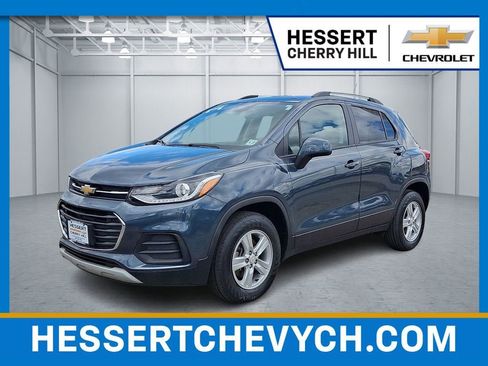 Certified 2022 Chevrolet Trax LT w/ LT Convenience Package AWD/4WD image 1