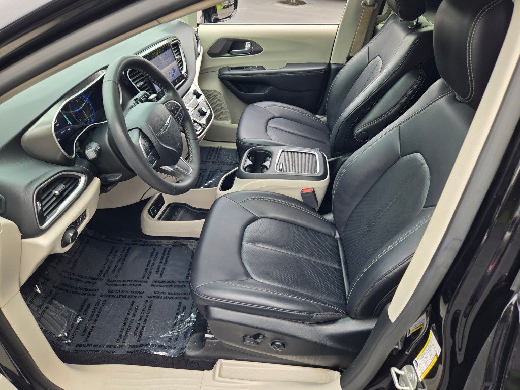 Used 2024 Chrysler Pacifica Touring-L FWD image 21