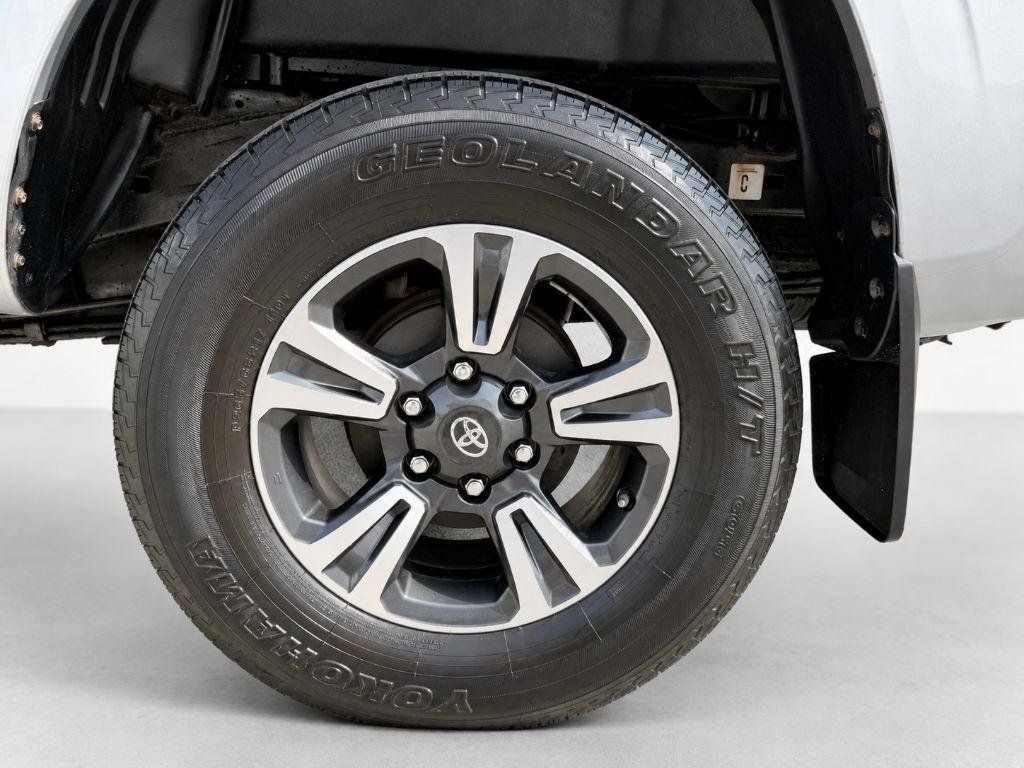 Used 2018 Toyota Tacoma SR AWD/4WD image 16