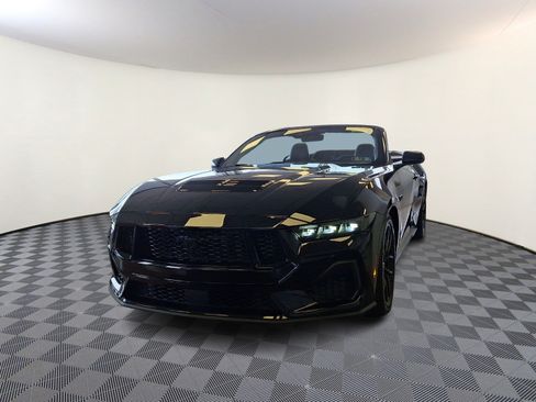 Used 2025 Ford Mustang GT Premium RWD image 2