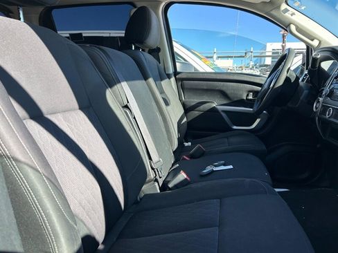 Used 2017 Nissan Titan SV image 11