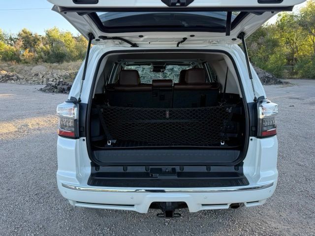 Used 2022 Toyota 4Runner Limited AWD/4WD image 17
