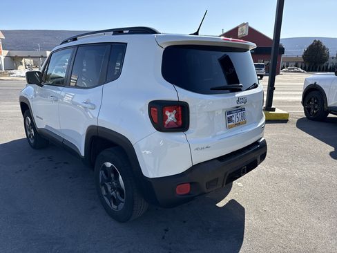 Used 2016 Jeep Renegade Latitude w/ Cold Weather Group image 6