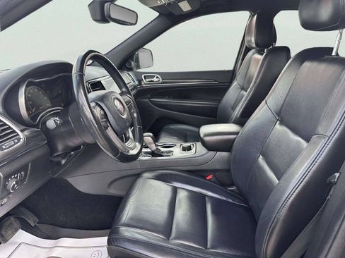 Used 2019 Jeep Grand Cherokee Limited AWD/4WD image 9