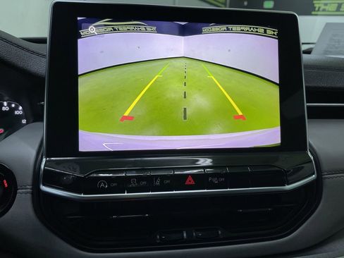 Used 2023 Jeep Compass Limited image 23