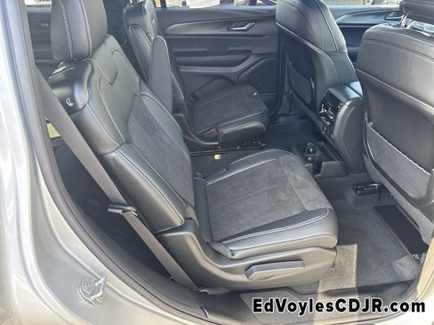 Used 2025 Jeep Grand Cherokee L Altitude image 19