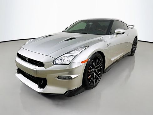 Used 2024 Nissan GT-R Premium w/ Premium Interior Package AWD/4WD image 1