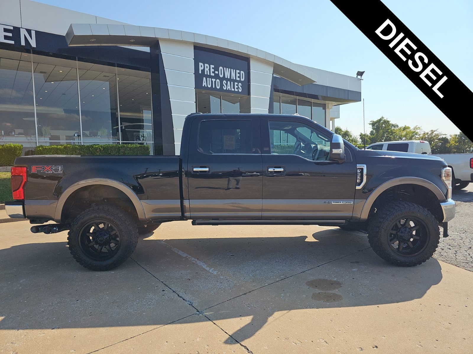 Used 2022 Ford F350 King Ranch w/ King Ranch Ultimate Package AWD/4WD image 2