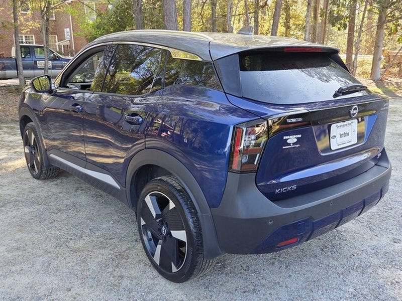 Used 2025 Nissan Kicks SR FWD image 10