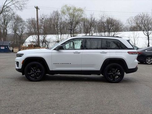 Certified 2023 Jeep Grand Cherokee Altitude AWD/4WD image 9