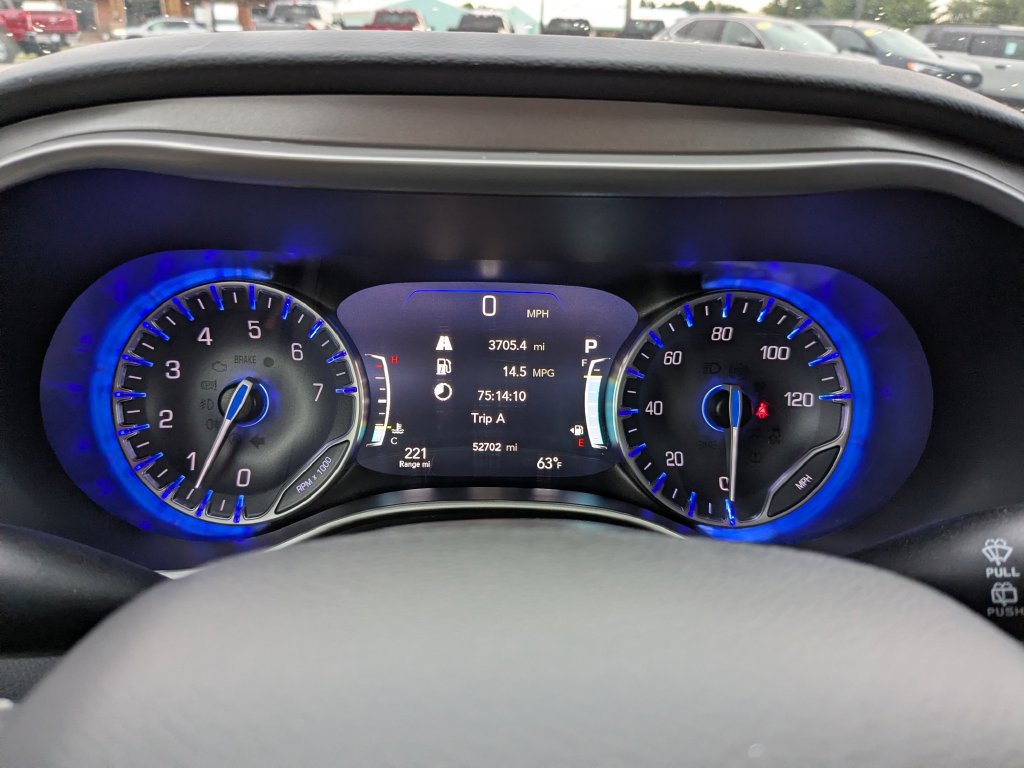 Used 2024 Chrysler Pacifica Touring-L FWD image 13