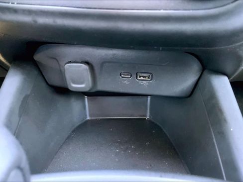 Used 2025 Chevrolet Trax LS image 34