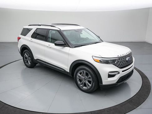 Certified 2022 Ford Explorer XLT w/ Equipment Group 202A image 2