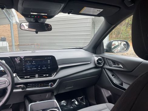 Used 2025 Chevrolet Equinox LT image 31