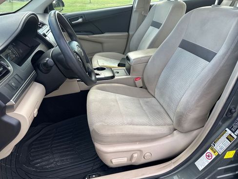 Used 2013 Toyota Camry LE image 17