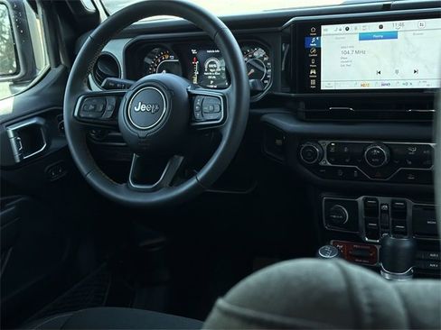 Used 2024 Jeep Gladiator Sport image 40
