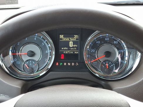 Used 2015 Chrysler Town & Country Touring w/ Driver Convenience Group image 21