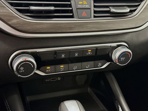 Used 2023 Nissan Altima 2.5 SV FWD image 23