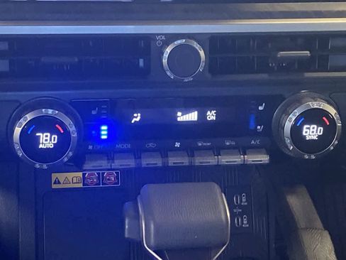 Certified 2025 Toyota Tacoma Limited w/ Tow Tech Package AWD/4WD image 19