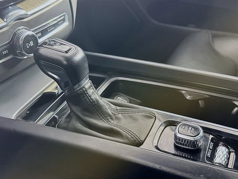 Used 2018 Volvo XC60 T5 Inscription w/ Convenience Package image 20