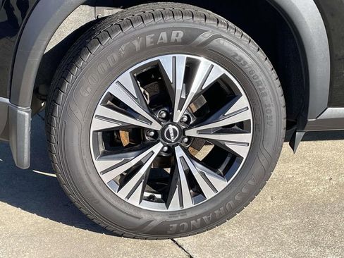 Used 2023 Nissan Rogue SV image 7