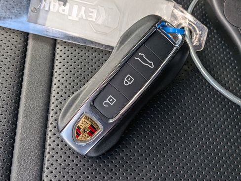Certified 2025 Porsche Cayenne Coupe AWD/4WD image 40