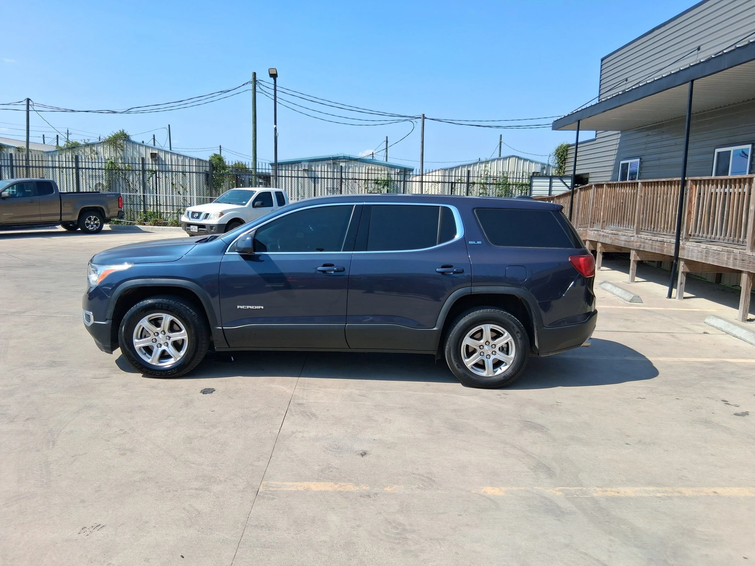 Used 2019 GMC Acadia SLE AWD/4WD image 3