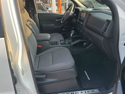Used 2023 Nissan Frontier SV w/ Midnight Edition Package AWD/4WD image 9
